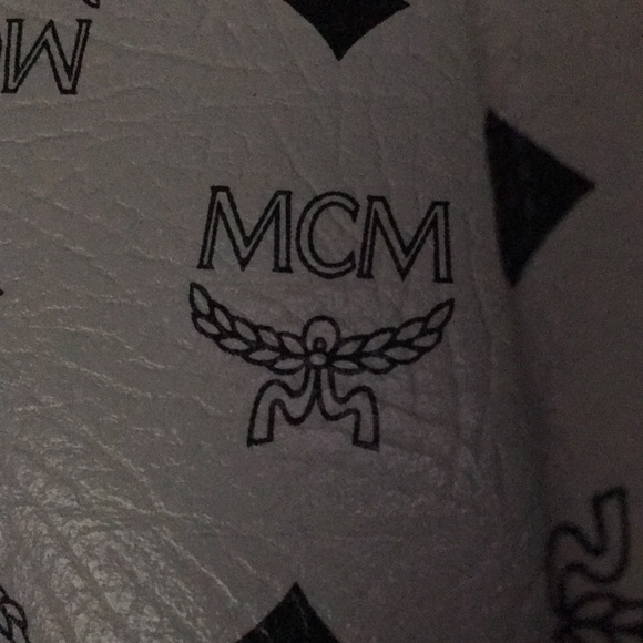 Meet your Posher, Mako - Picture 1 of 1